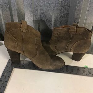 12m Clark’s tan leather heeled booties.